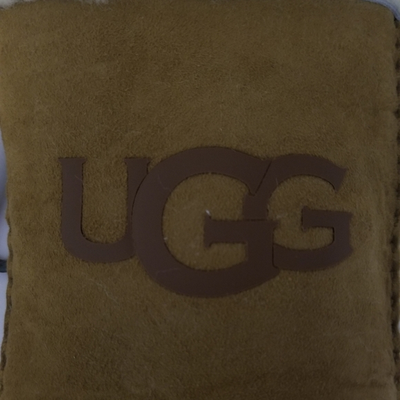 UGG Women's Sheepskin Logo Glove Chestnut - Picture 3 of 6